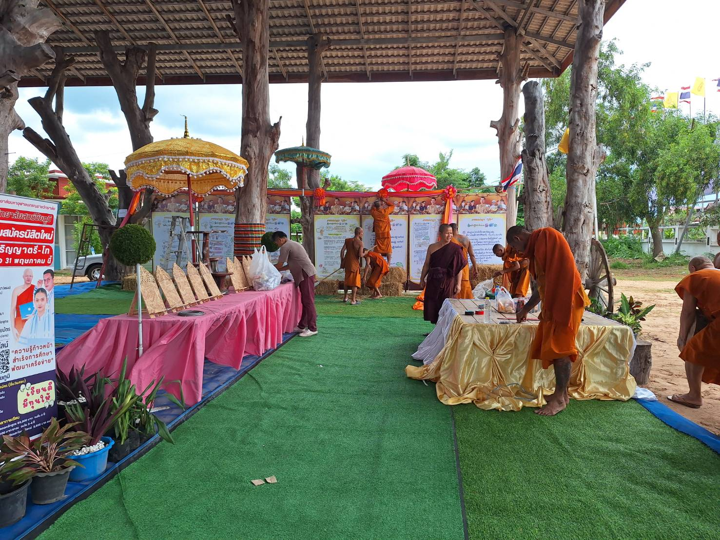 ชุมชนและคณะสงฆ์ร่วมจัดแสดงองค์ความรู้